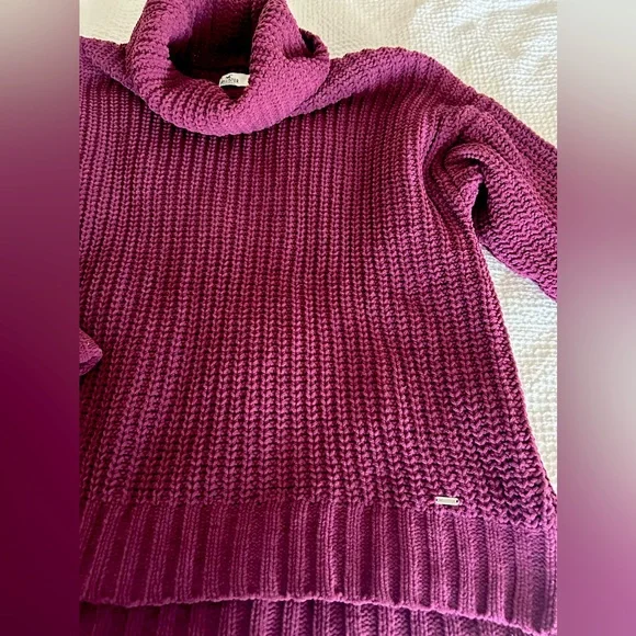 Hollister tunic cowl neck sweater color is deep plum - Picture 2 of 3